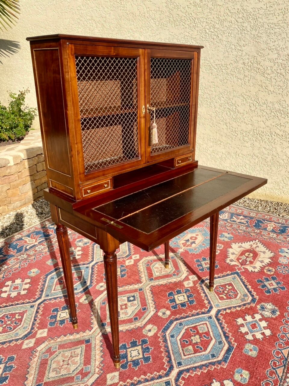 Bonheur du jour en acajou style Louis XVI