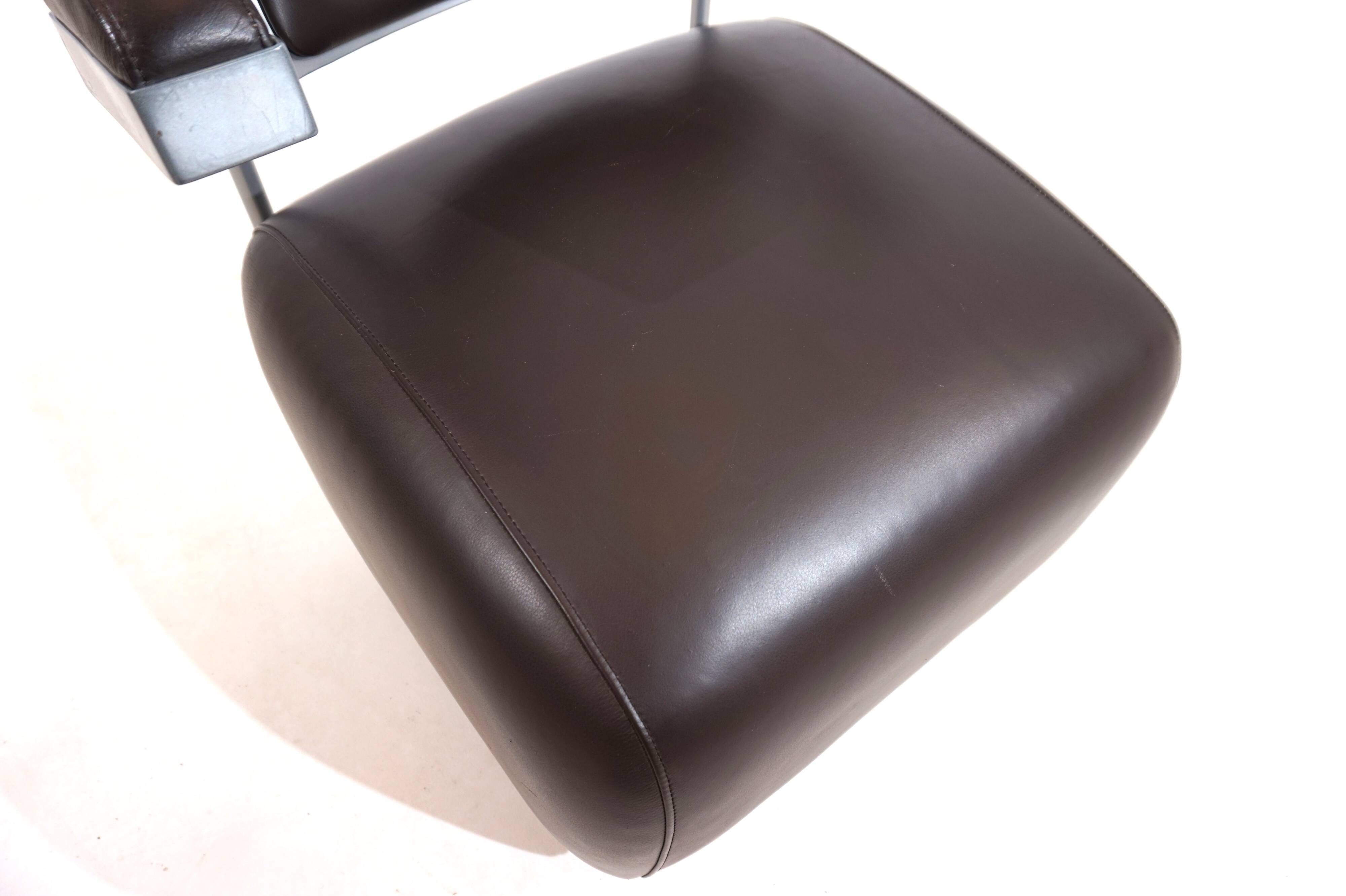 Fauteuil lounge en cuir Oscar pour Inno Oy par Harri Korhonen