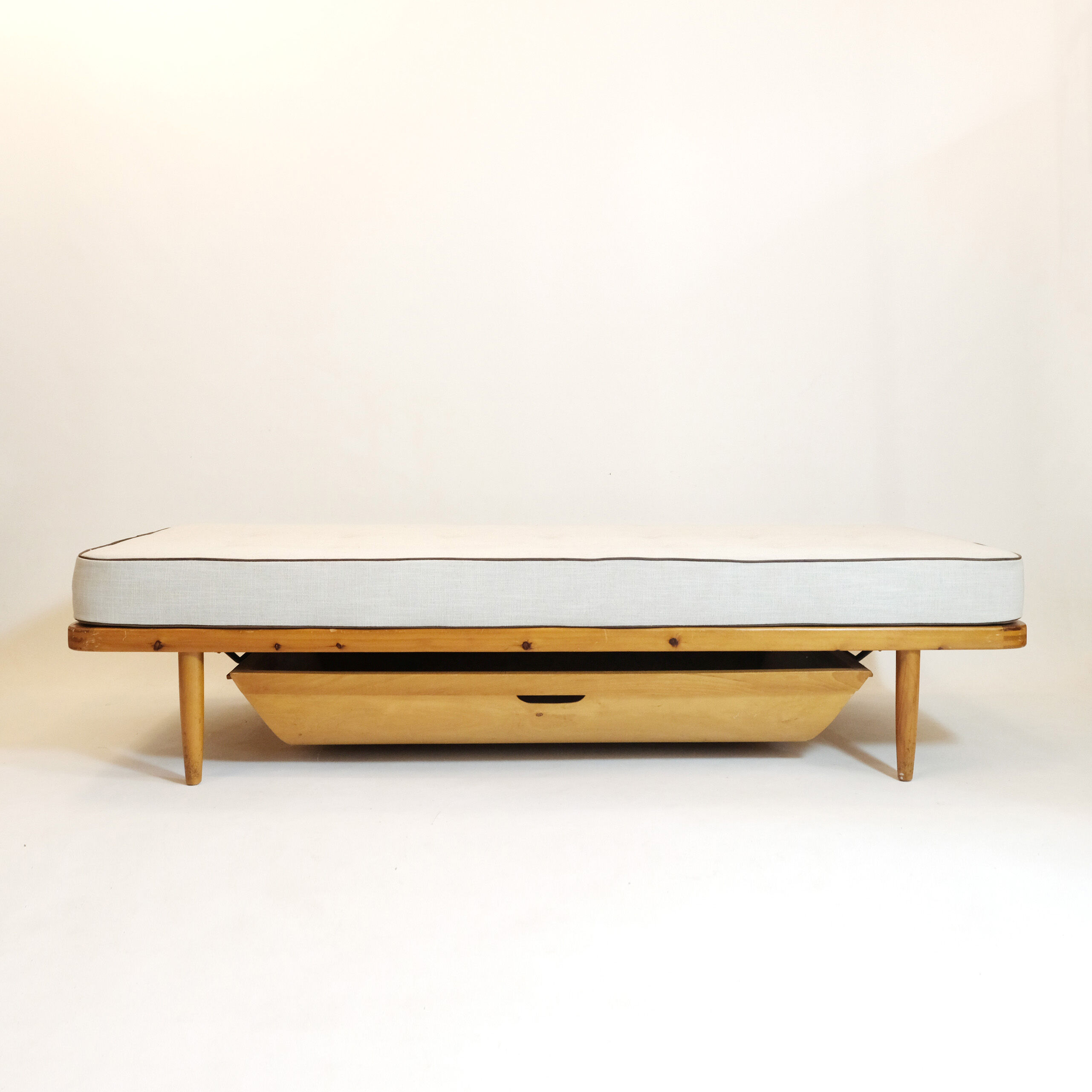 Pin bench bed, Danish work of the 50s-60s