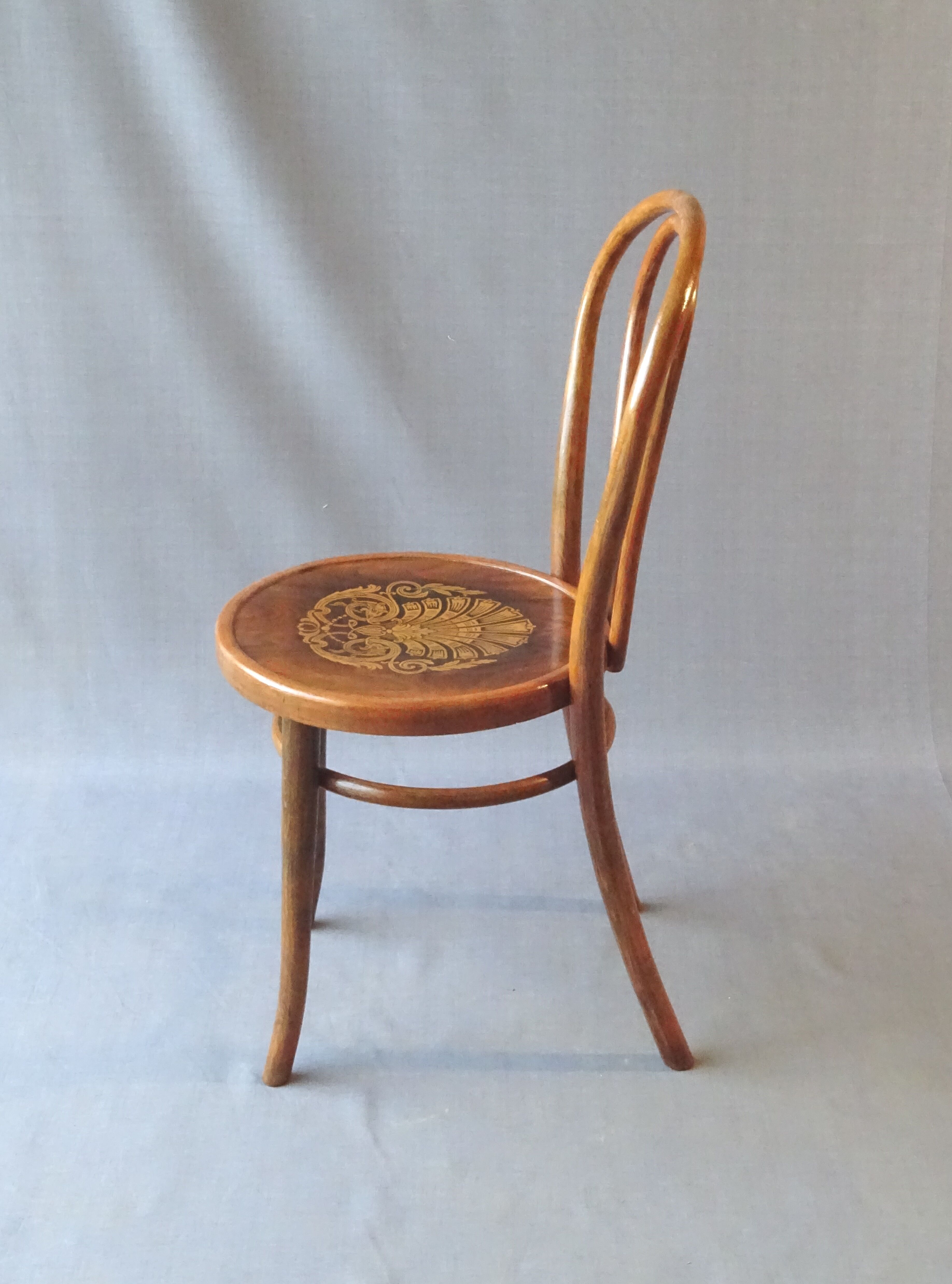 Thonet bistro chair N°18 art nouveau wood seat, production 1925