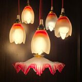 Suspension with tulips and a red scalloped lampshade.