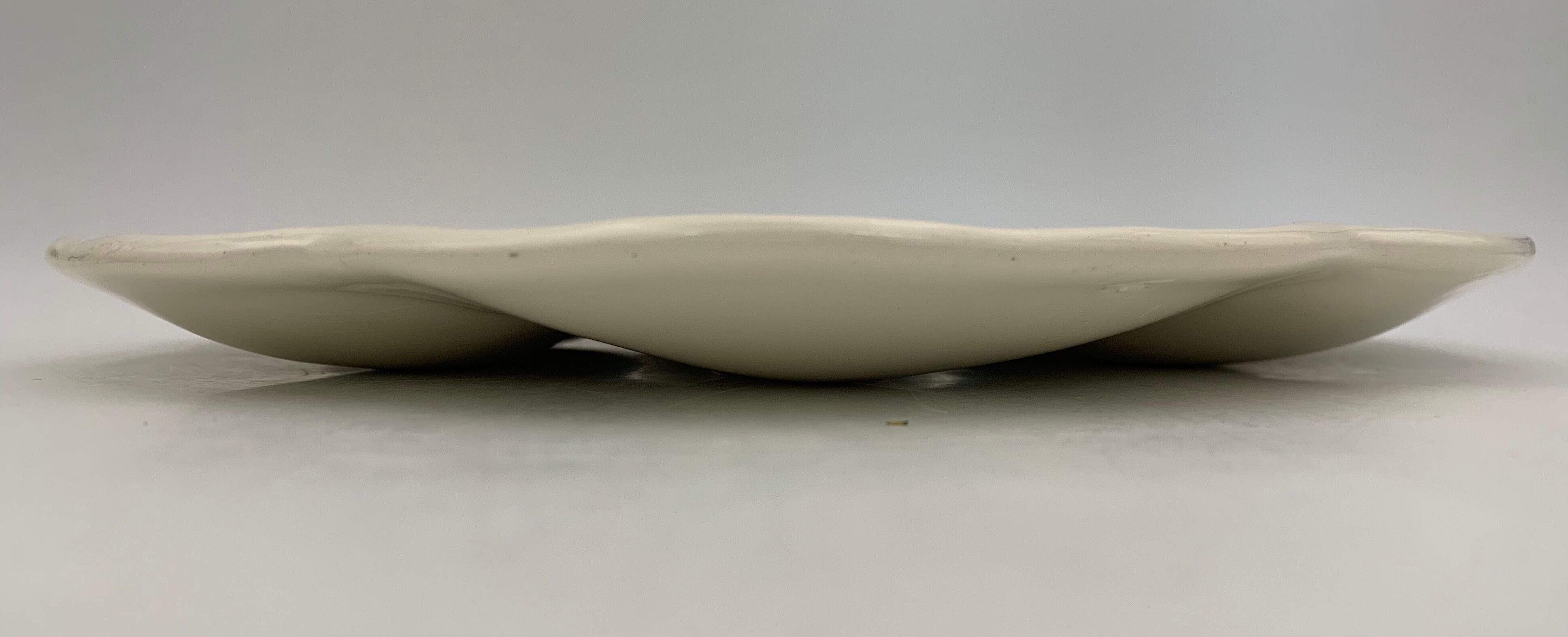 Lot de 10 assiettes à huîtres vintage en faïence de GIEN, blanc, signées - Années 1970