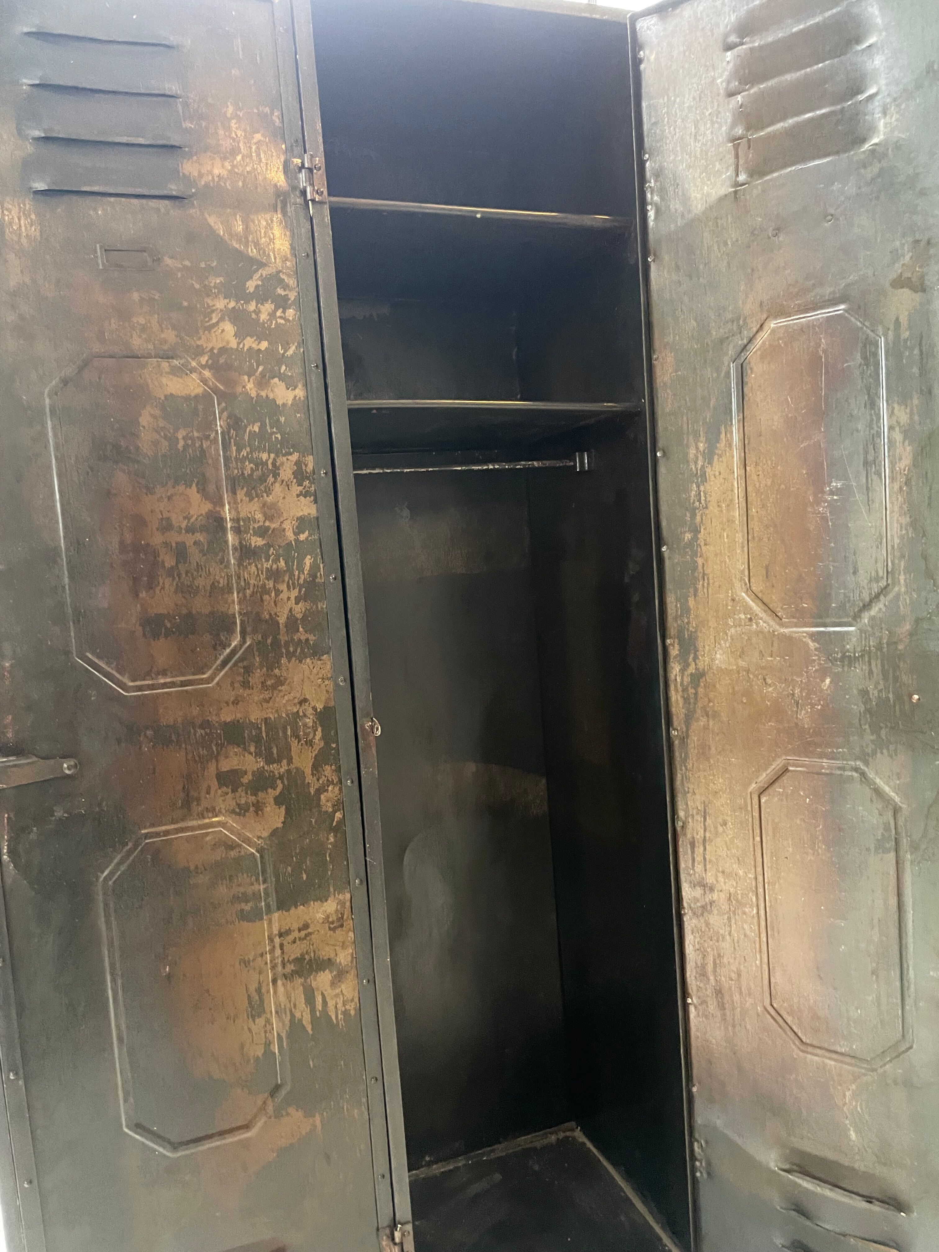 Riveted metal cloakroom Swchartz 1920
