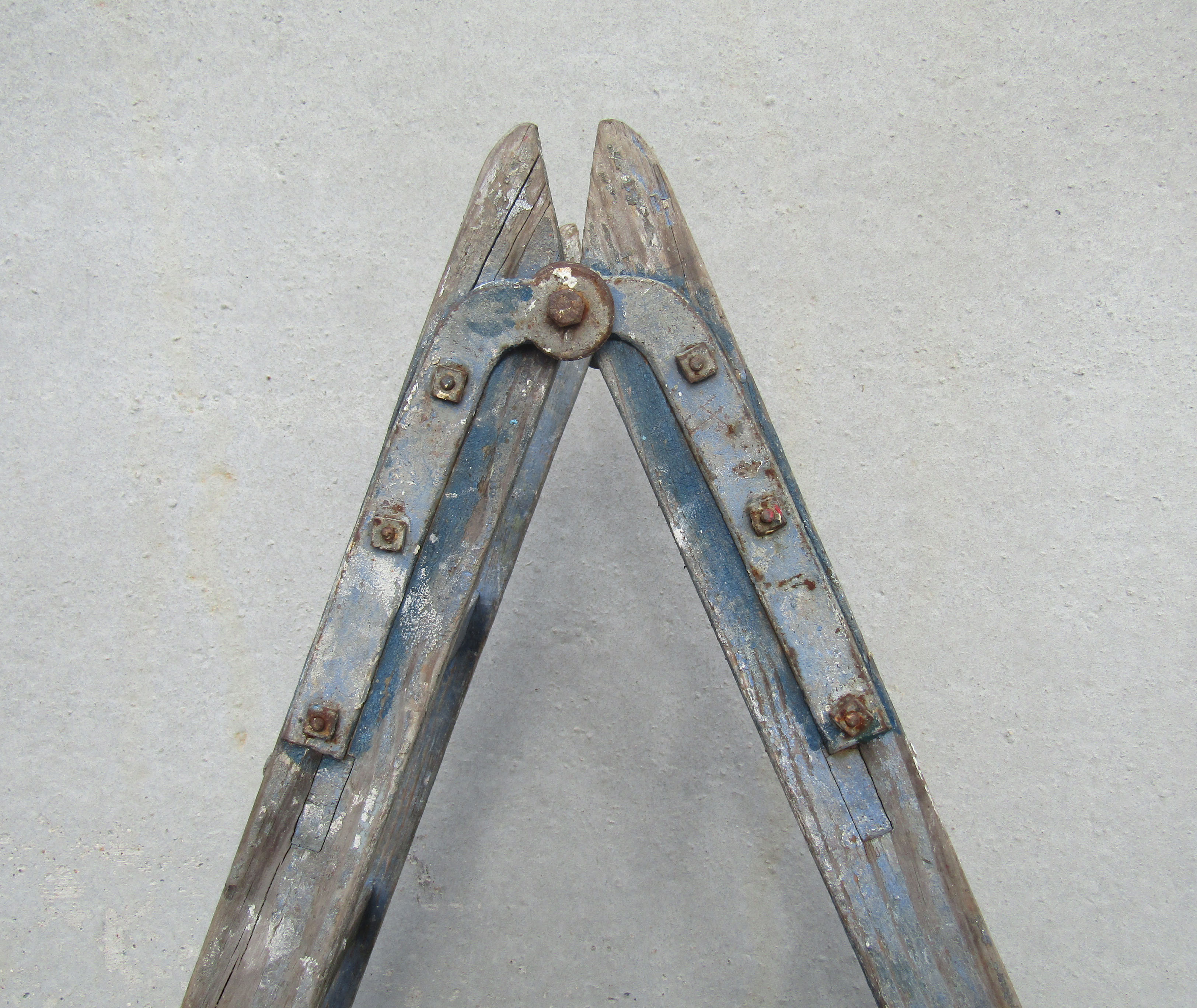 Ancien escabeau échelle de peintre