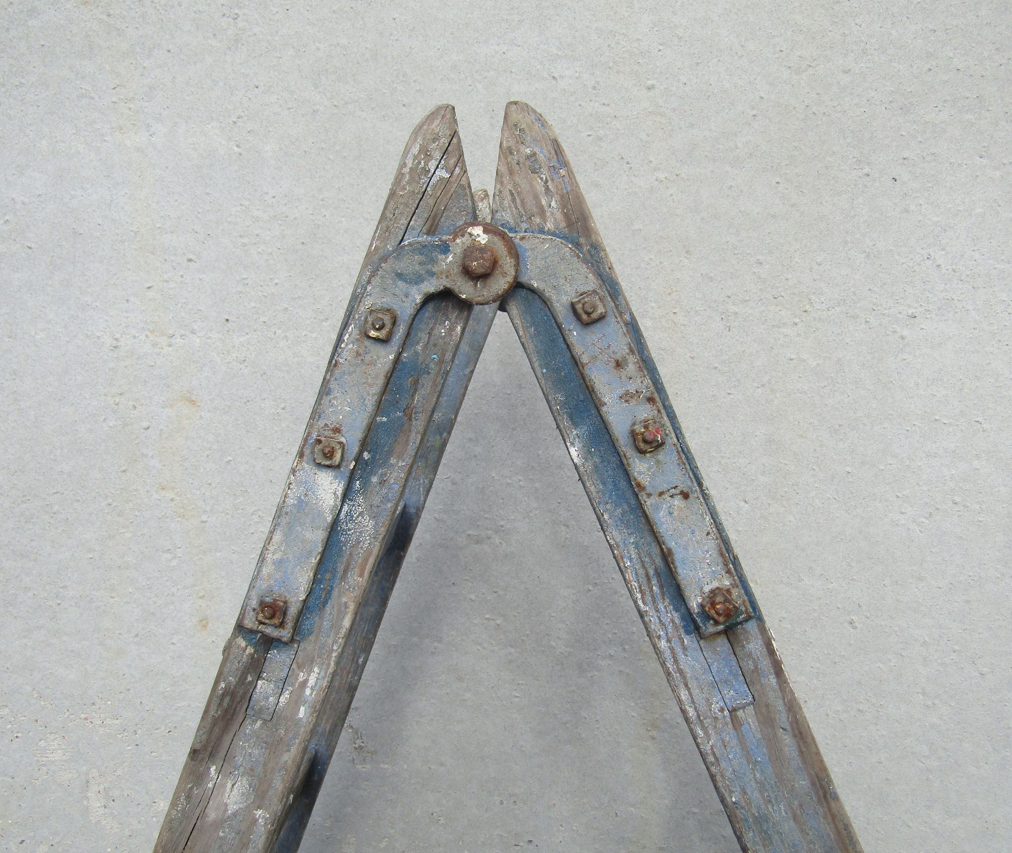 Ancien escabeau échelle de peintre