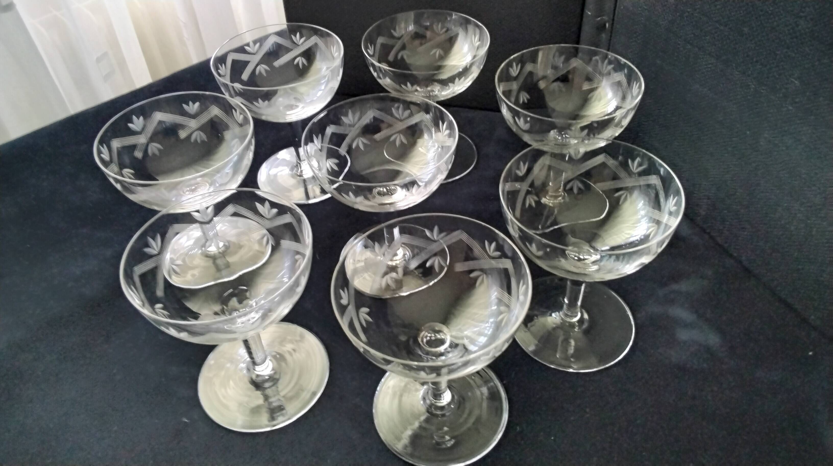 8 Coupes à champagne vintage Décor gravé