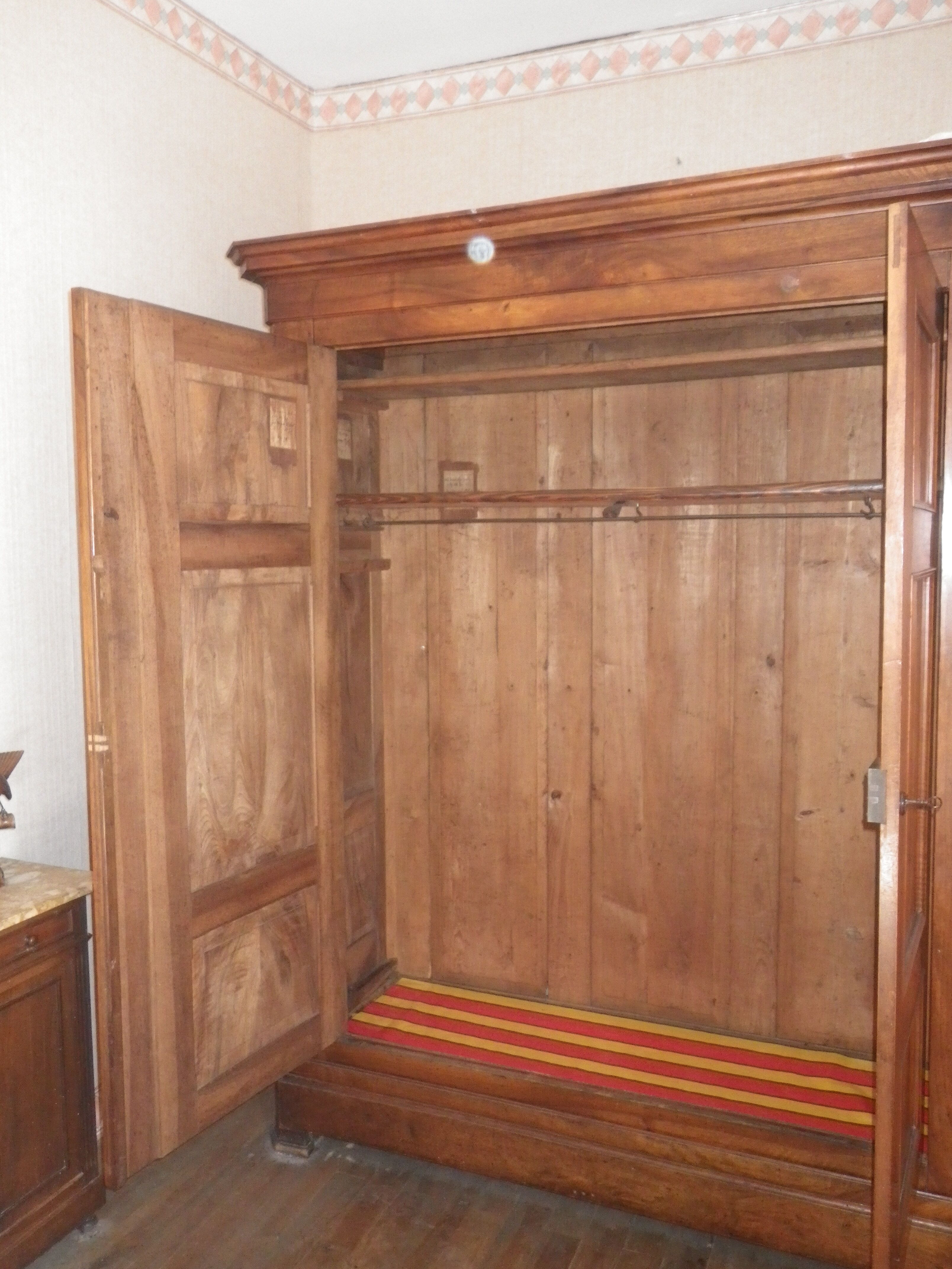 Armoire merisier