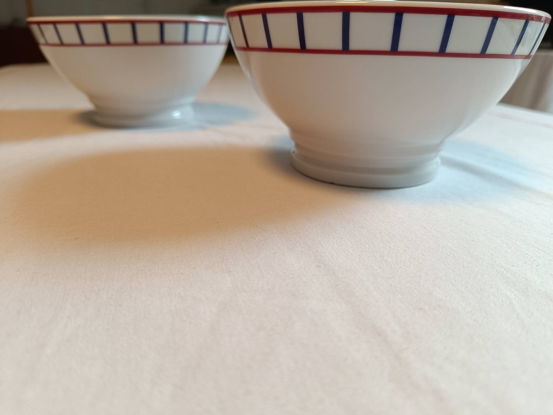 2 Basque Essor porcelain bowls