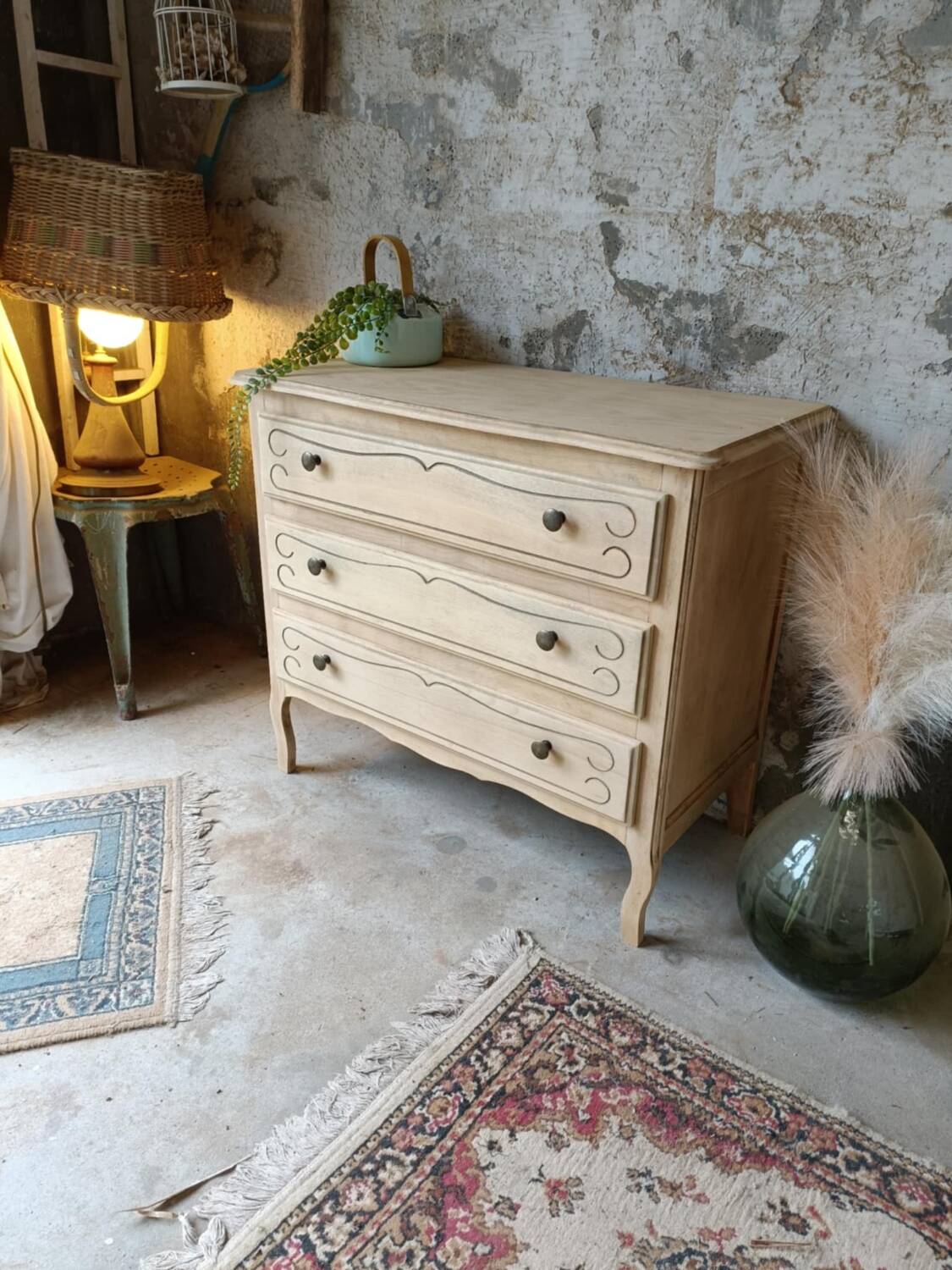 Wooden chest of drawers