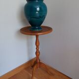 Tripod pedestal table