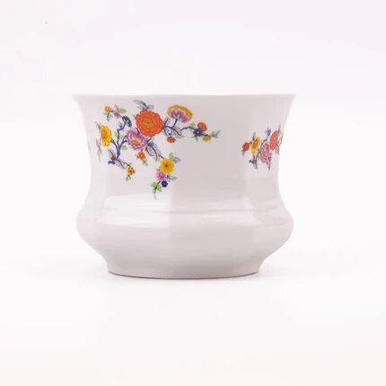 White porcelain pot (cache-pot) with floral patterns from Wunsiedel.