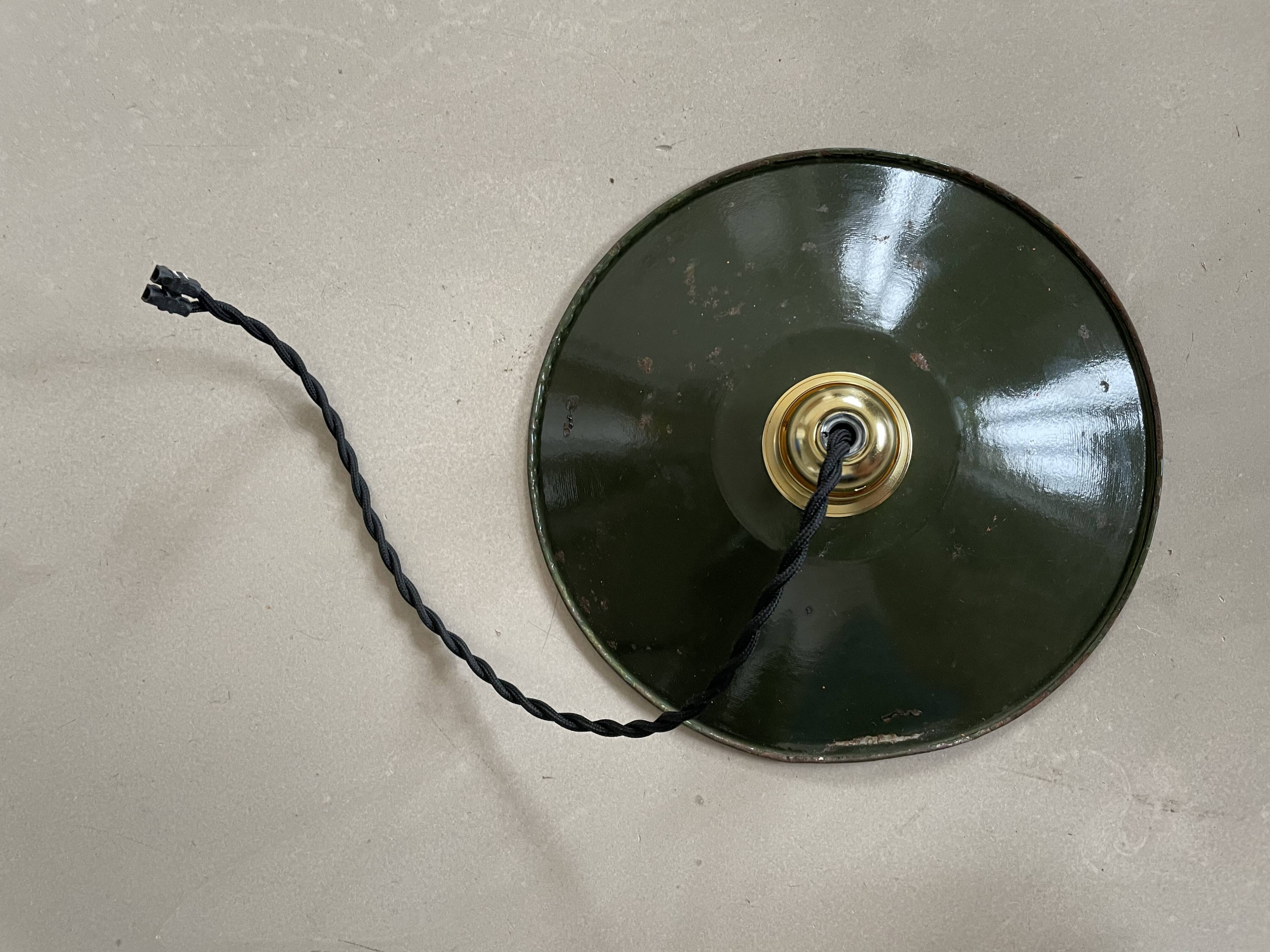 Suspension in old enameled sheet metal (x2)