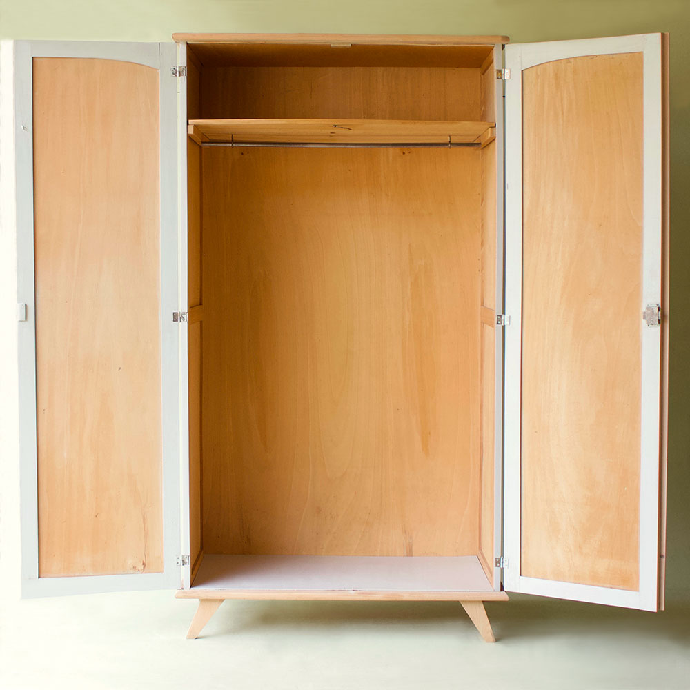 Wardrobe with compass feet