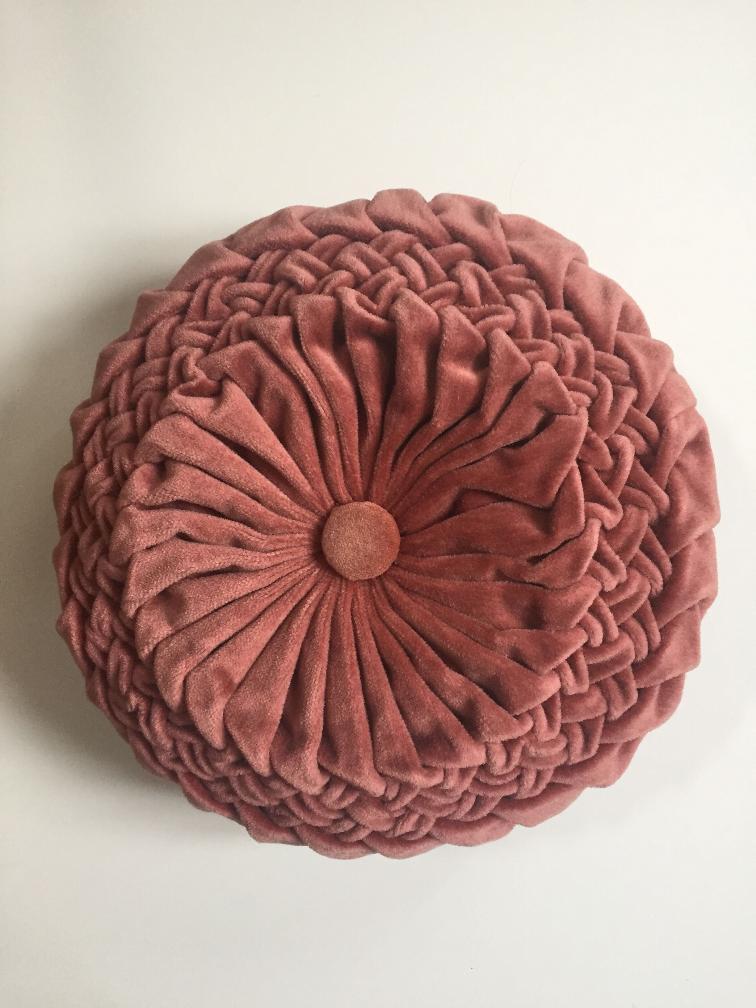 Lot of two pleated velvet cushions