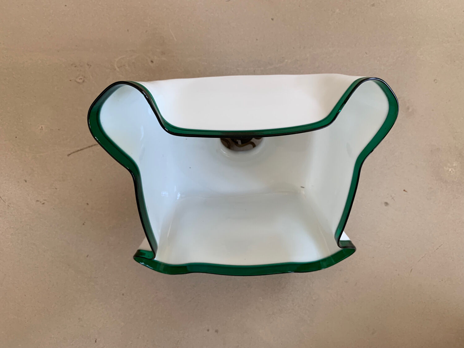 Old opaline suspension