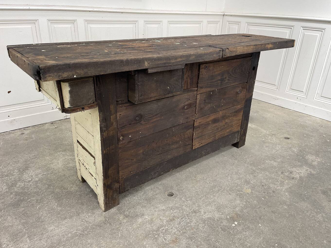 Small 1900 workbench with beautiful light patina