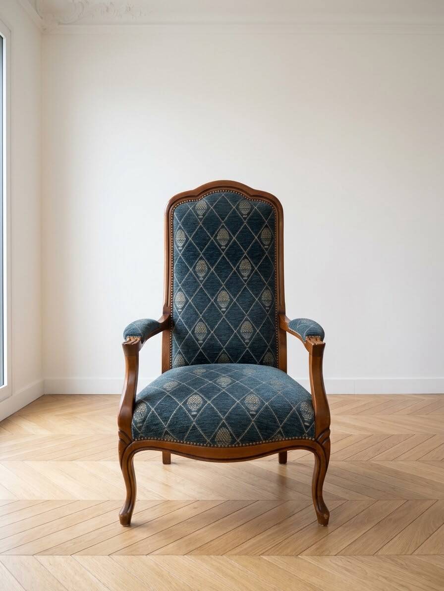 Classic cabriolet armchair in wood and blue fabric