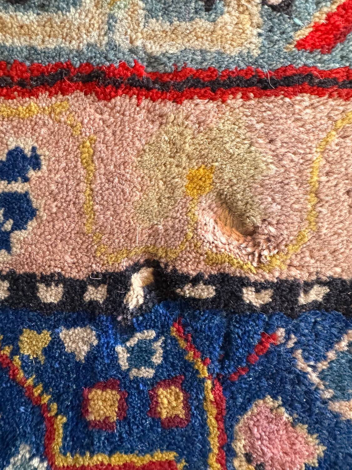 Vintage Sinkiang rug 224 cm x 136 cm