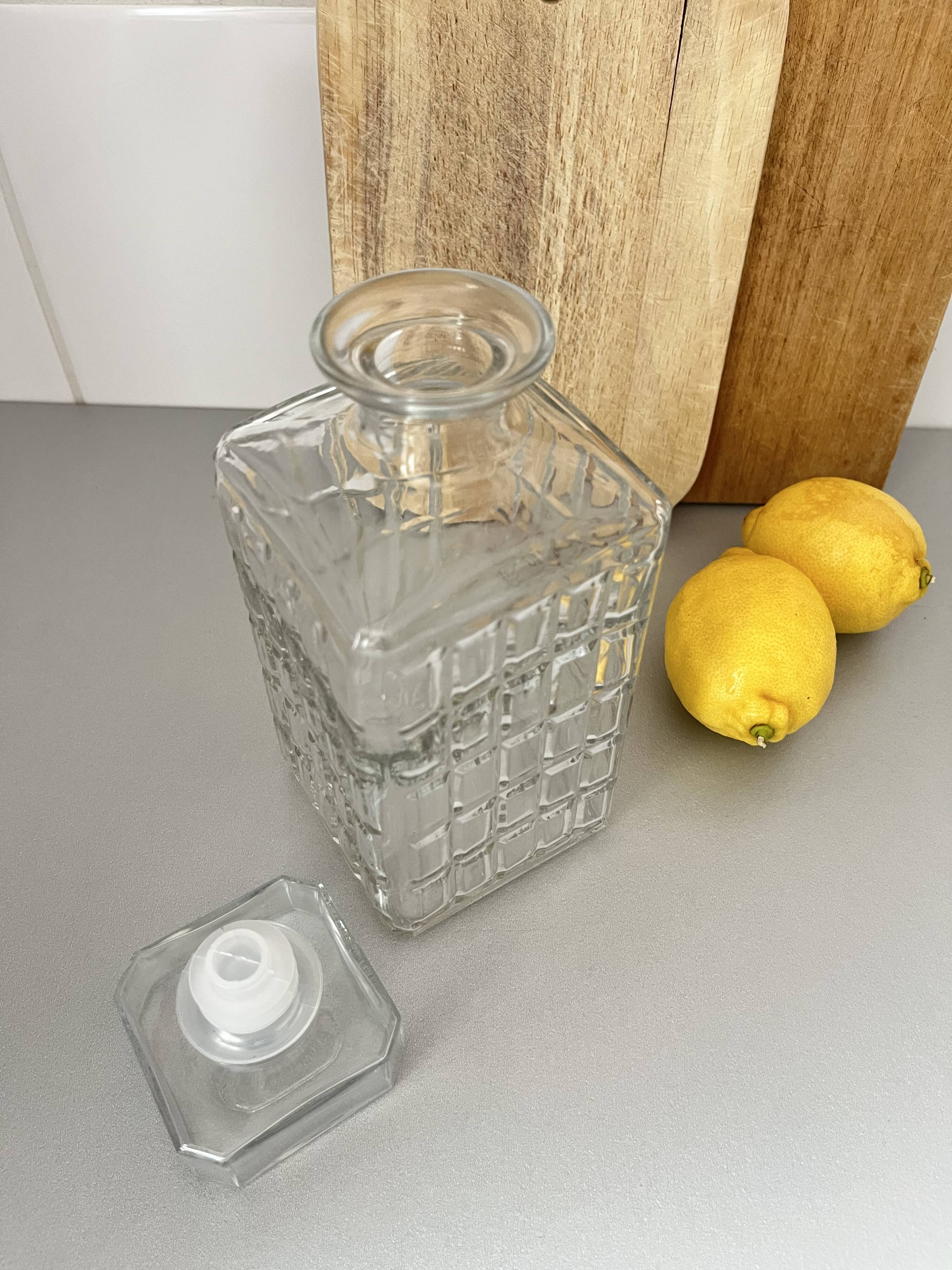 Glass whiskey decanter