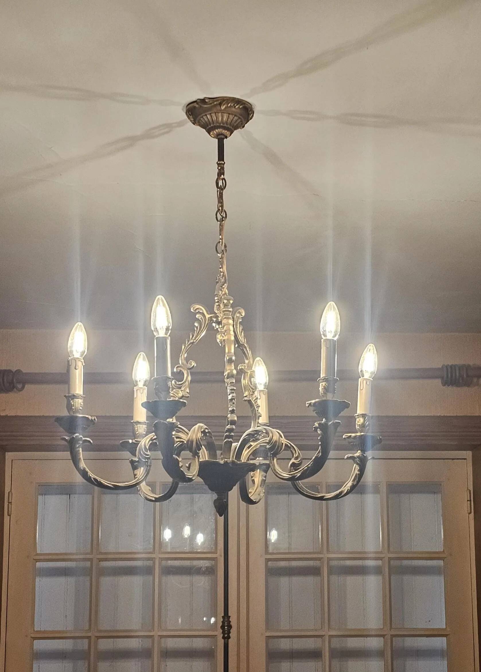 Lustre décoratif à 6 bras en métal patiné