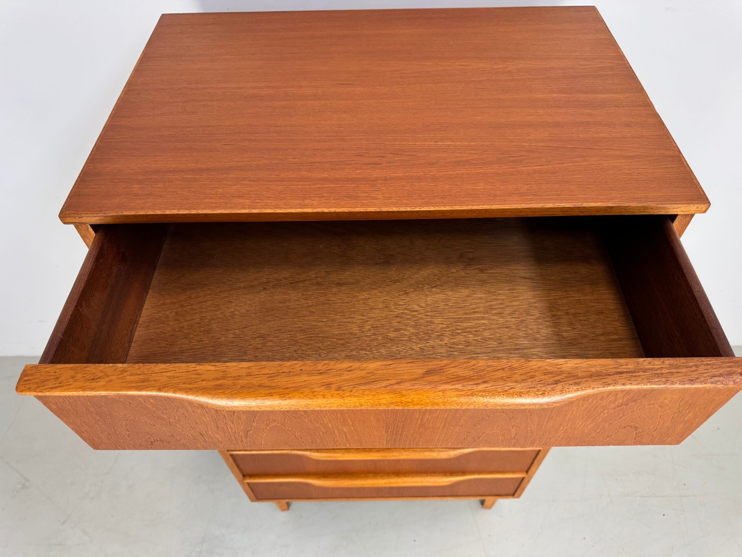 Commode vintage Austinsuite.