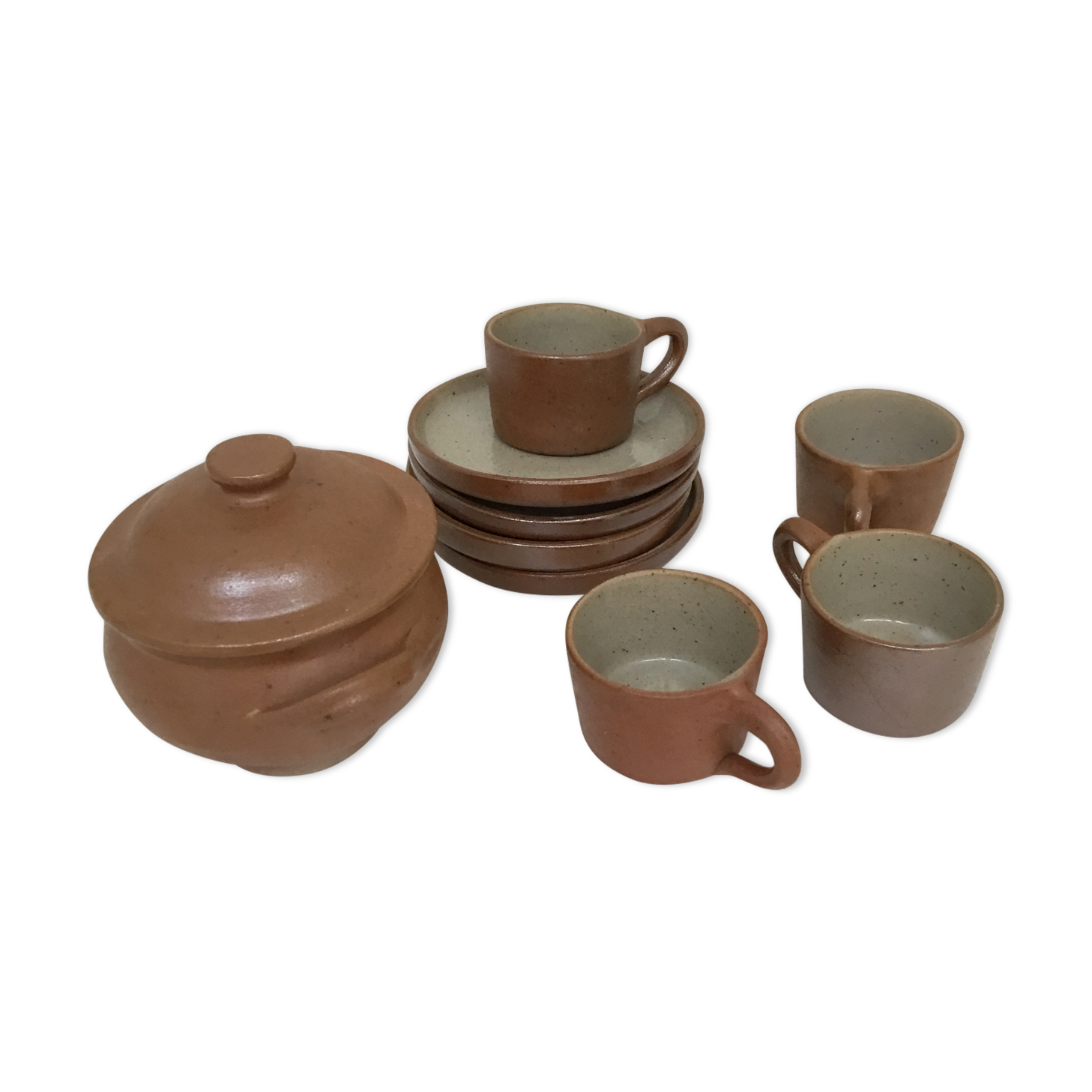 Coffee cups and sugar bowl