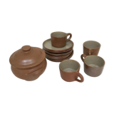 Coffee cups and sugar bowl