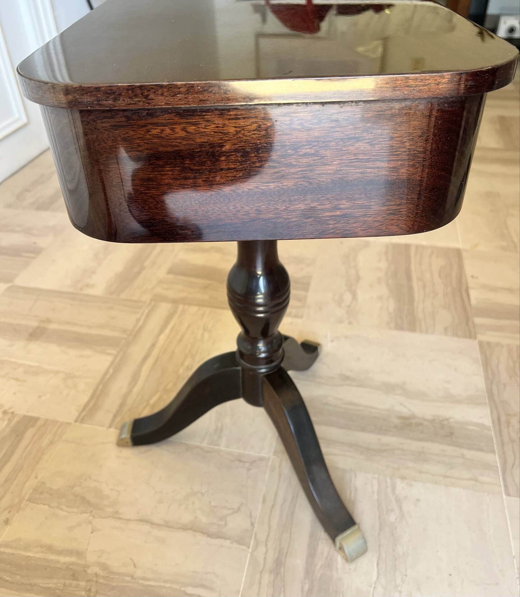 Paire de tables chevet/appoint, acajou,bois noirci,style néoclassiqu