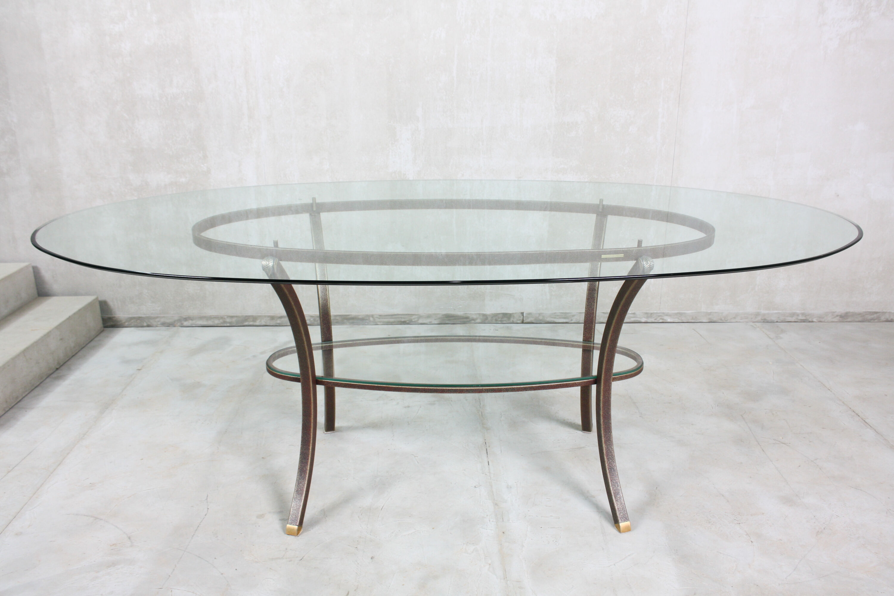 Table ovale de Pierre Vandel, années 1970