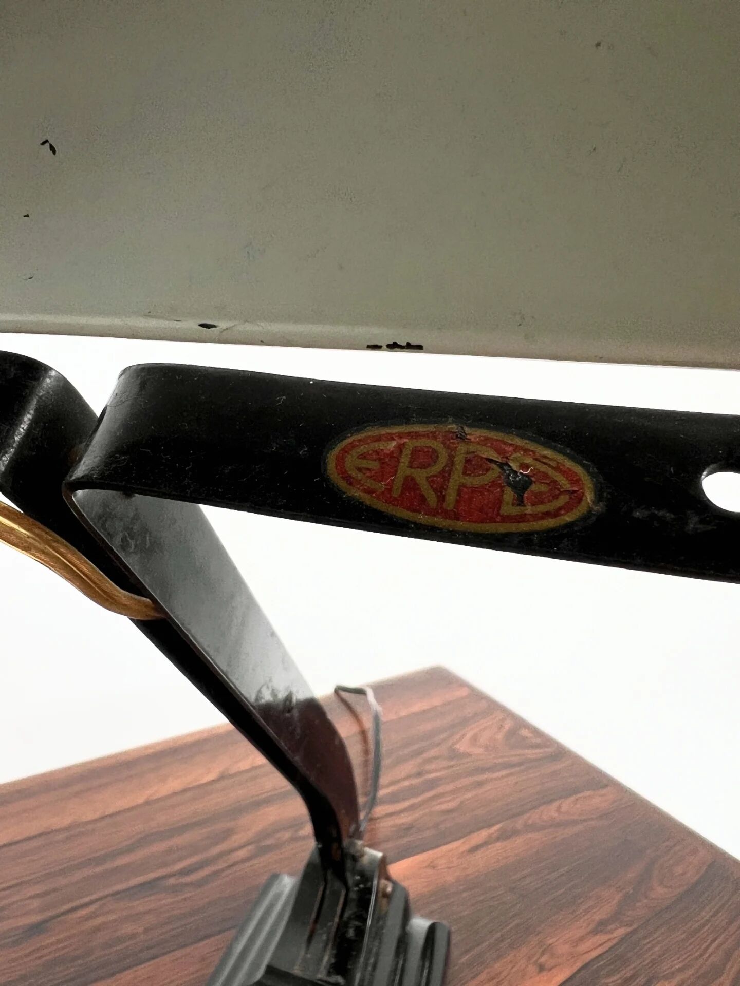 Lampe de bureau articulée ERPE — Métal noir et bakélite, Belgique, années 30-40