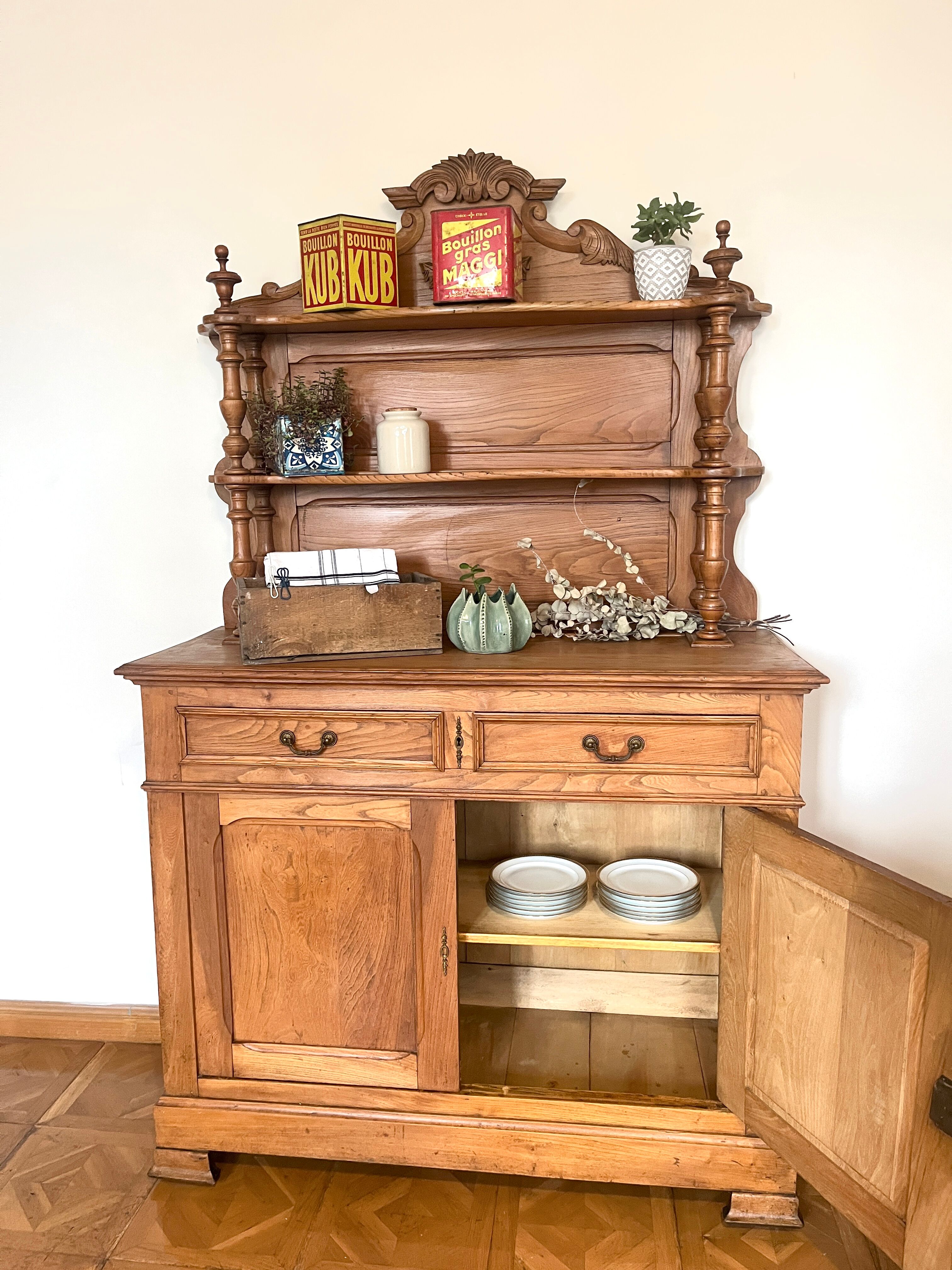 Vaisselier & Parisian sideboard raw wood