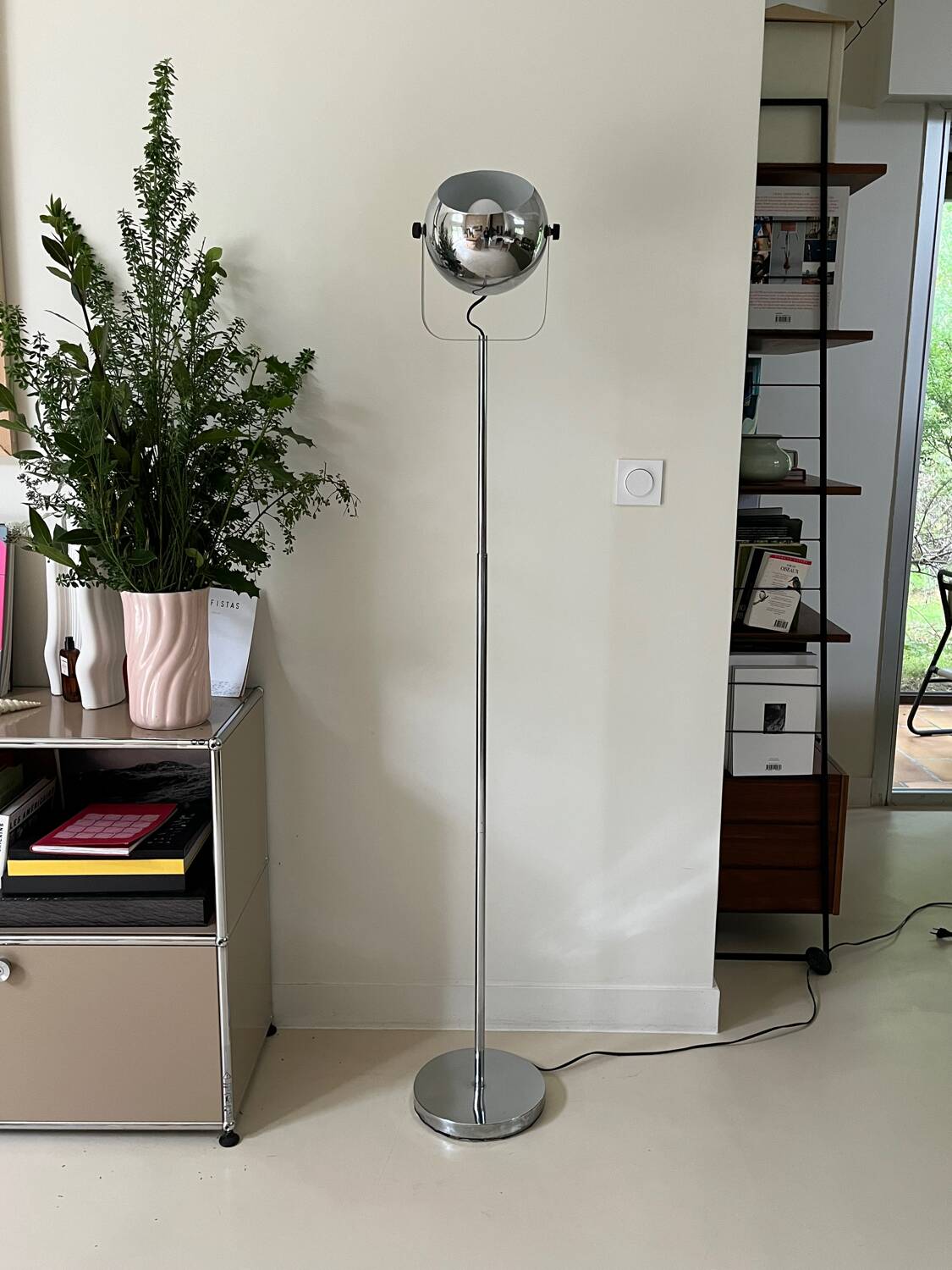 Eyeball Floor Lamp