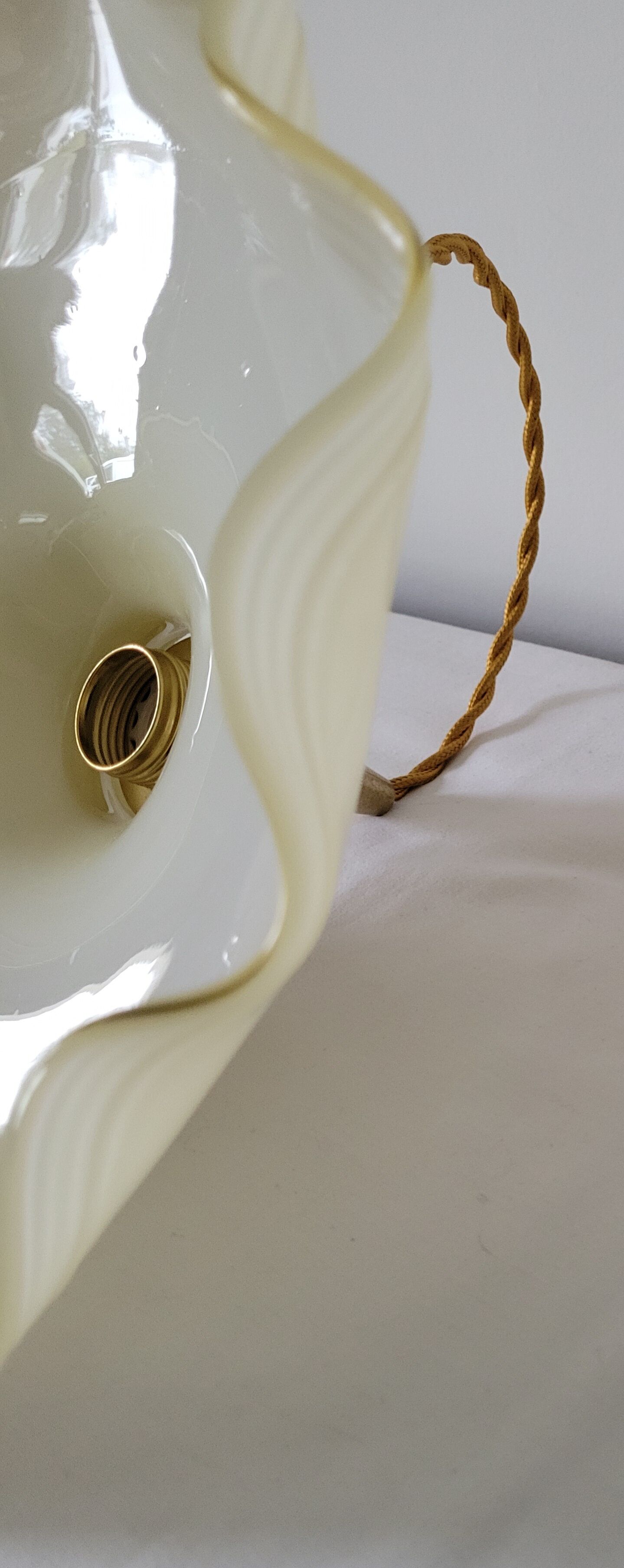 Yellow opaline suspension