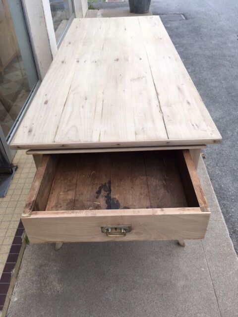 Farm table