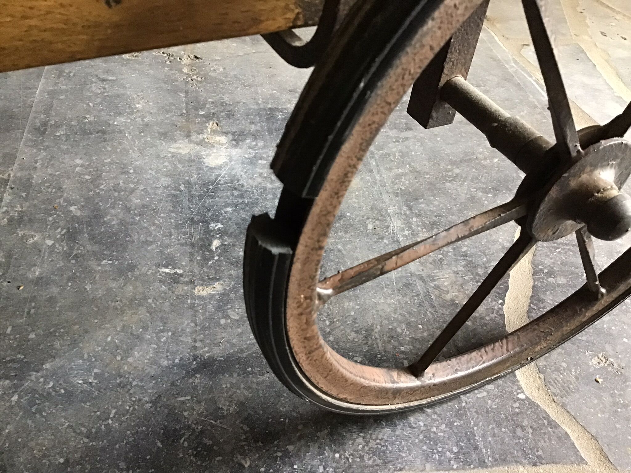 Rolling service in solid oak and wrought iron