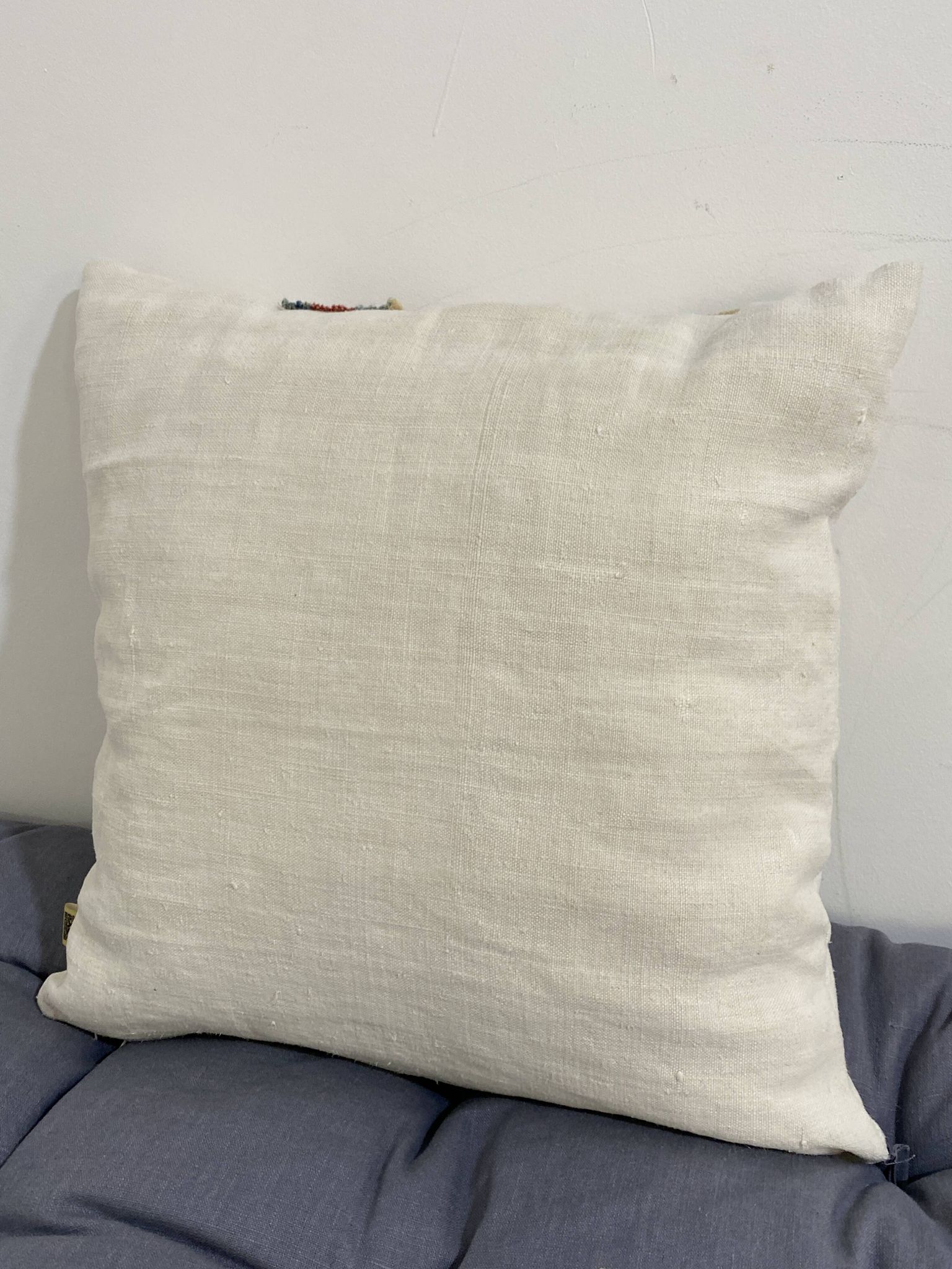 Coussin carré en toile ancienne style Kilim