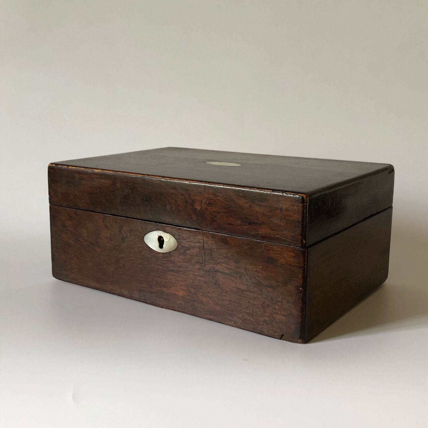 Jewelry box in wood and mother-of-pearl