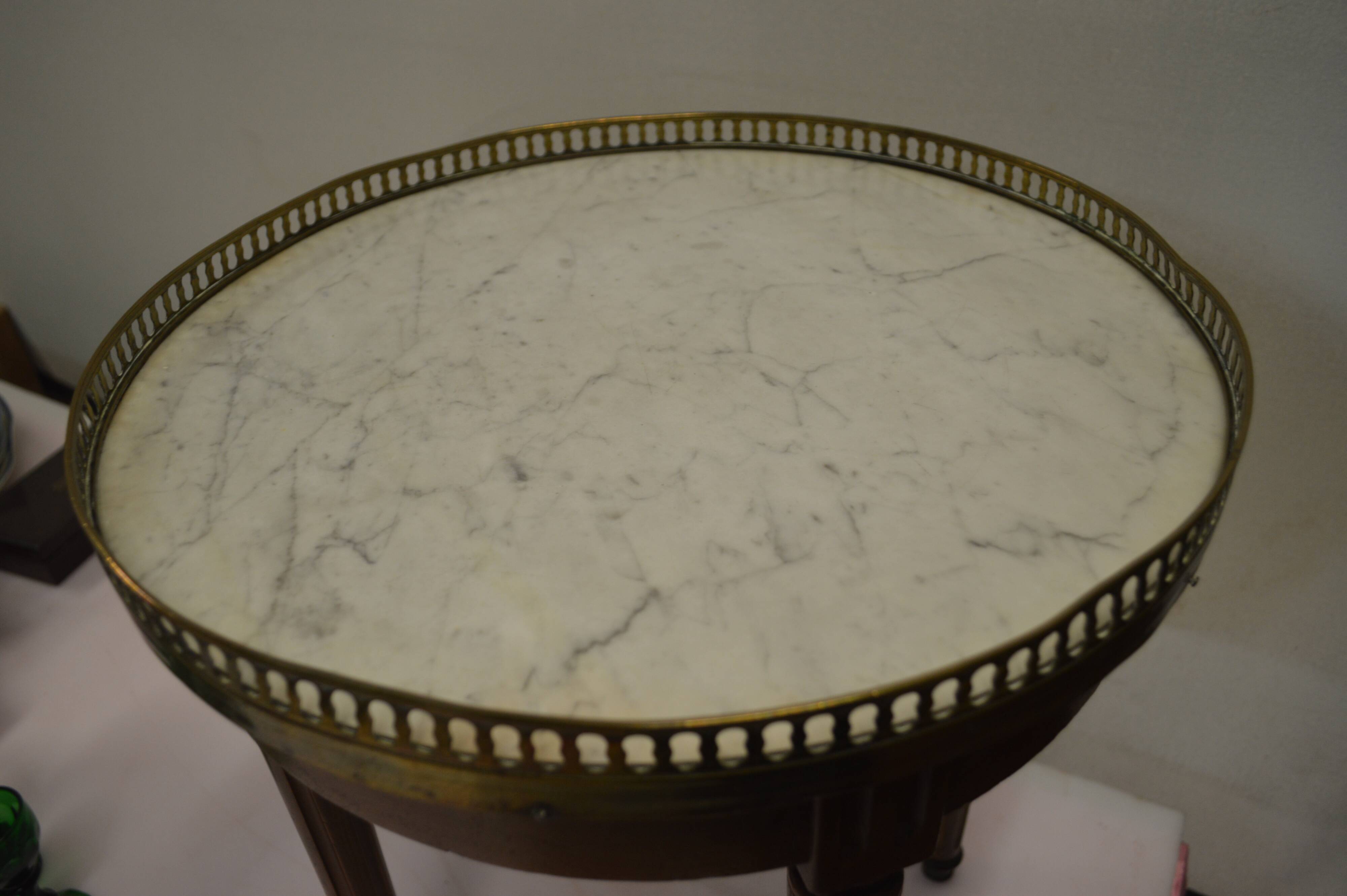 Side table in mahogany and marble top