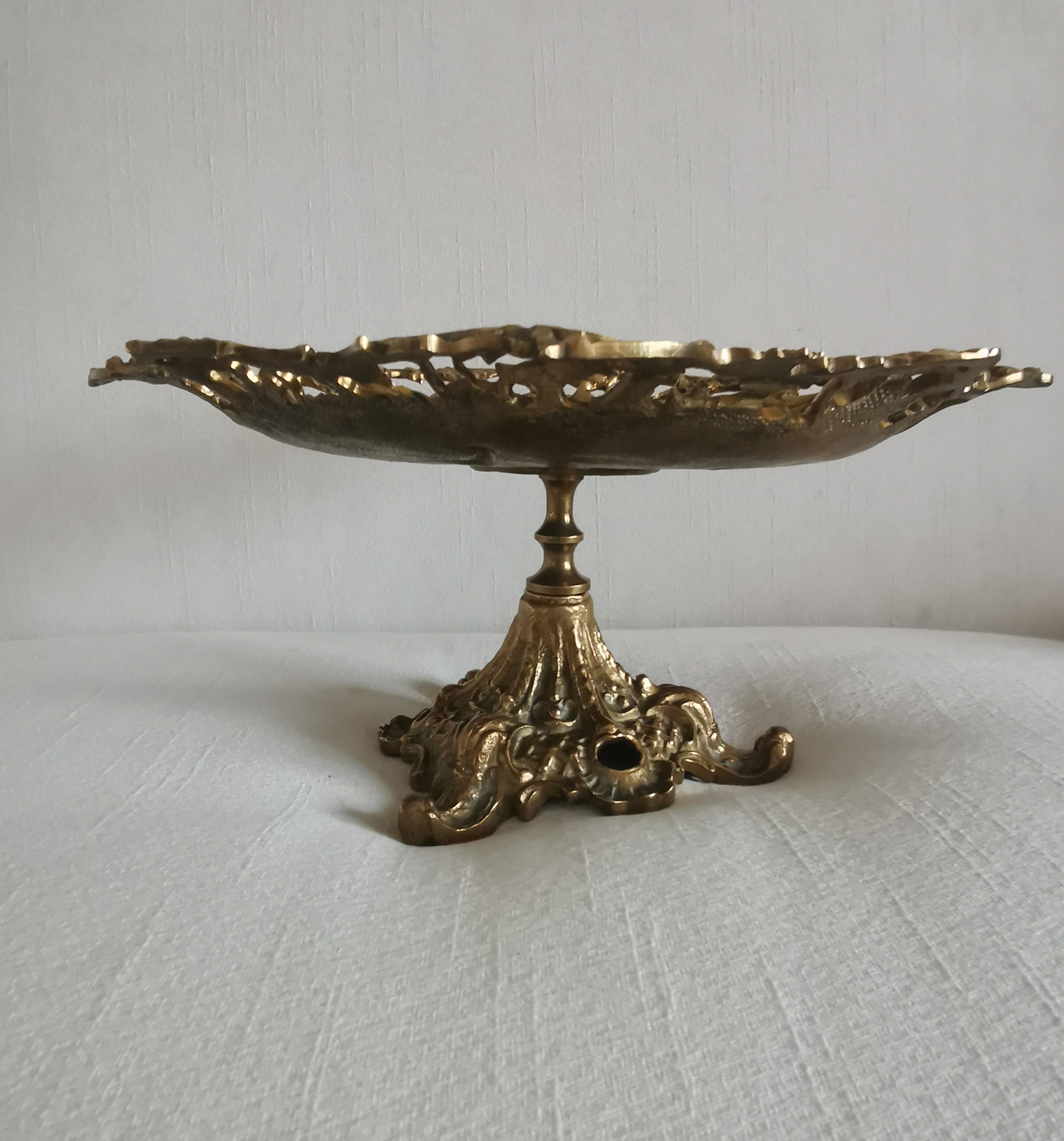 Centre de table en bronze avec décoration nymphe