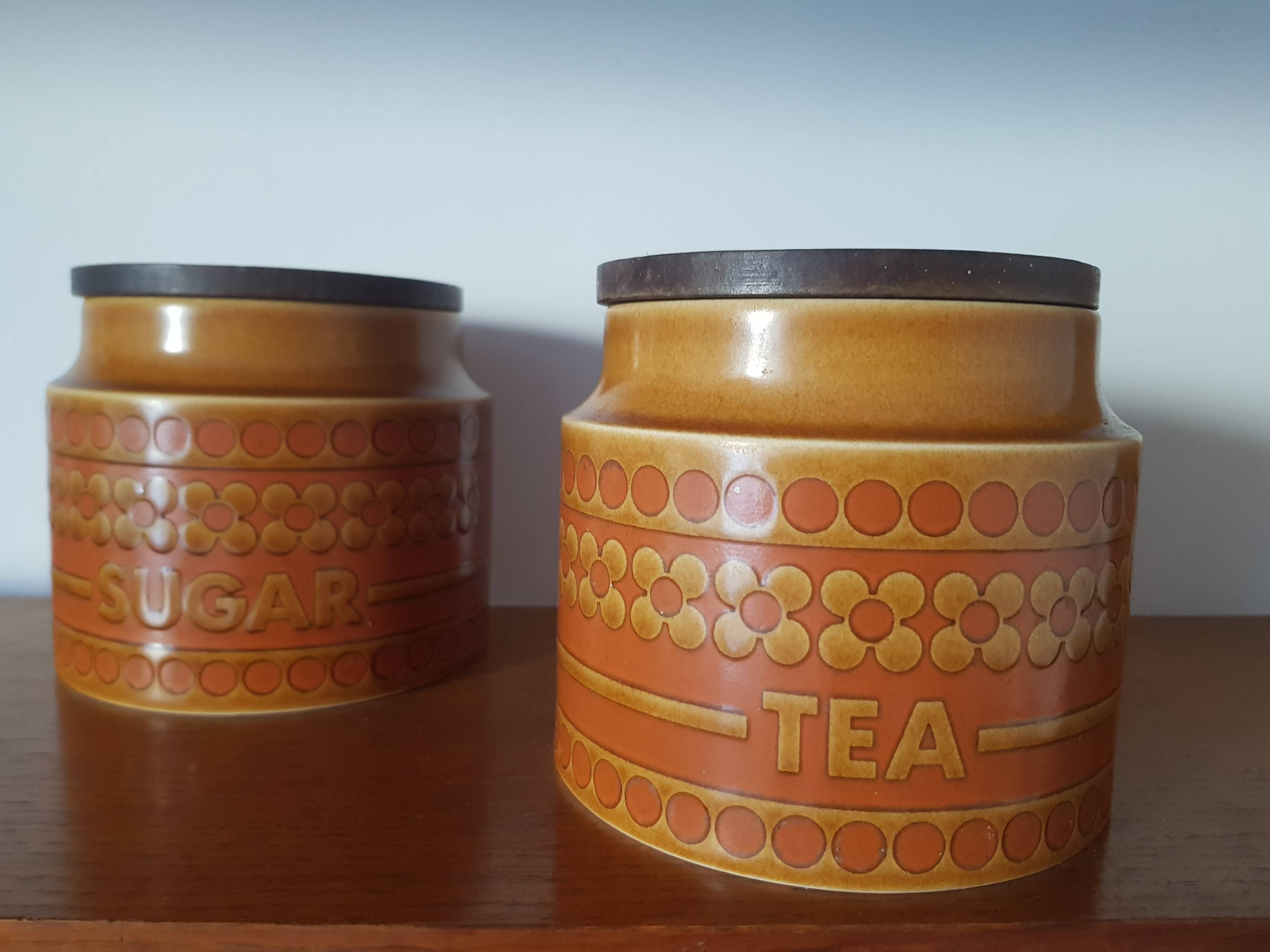Set of 2 vintage pots with lids