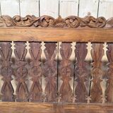 Grand banc de jardin Indonésien en noix sculpté