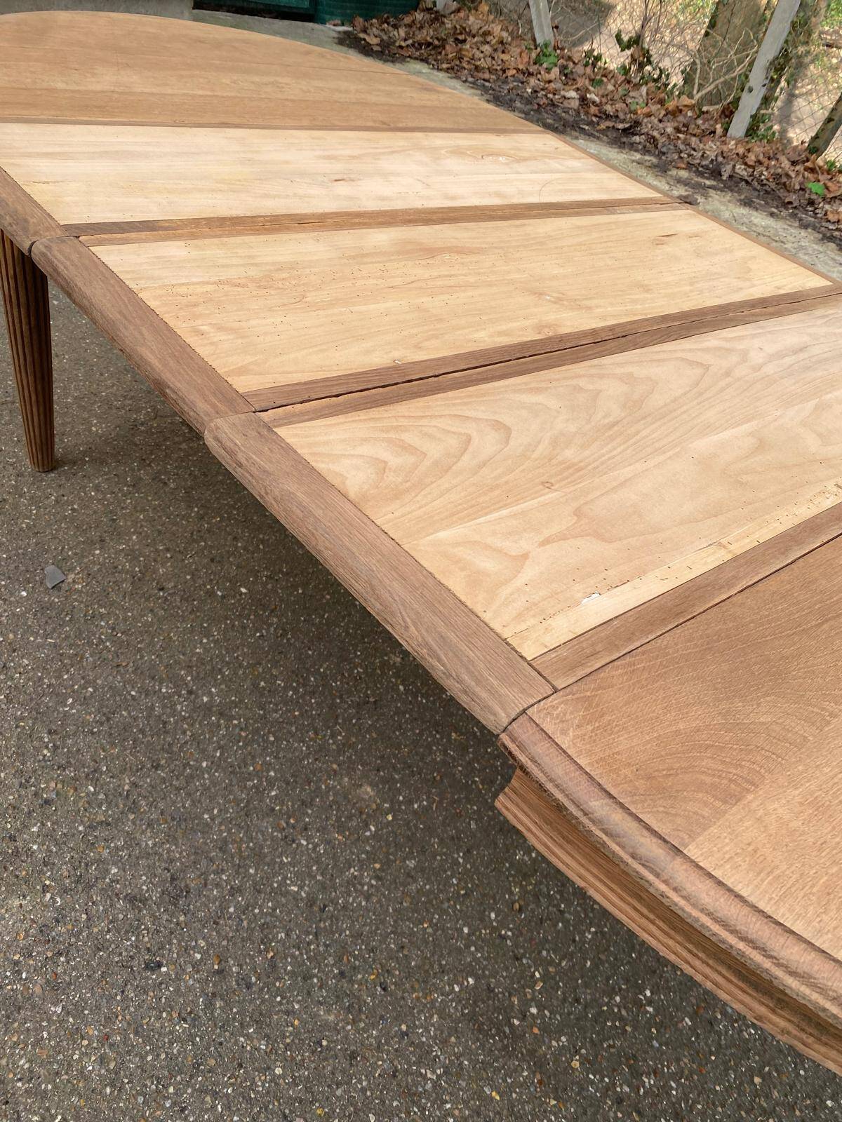 Renovated round Art Deco dining table, extendable, made of solid oak, 210cm.
