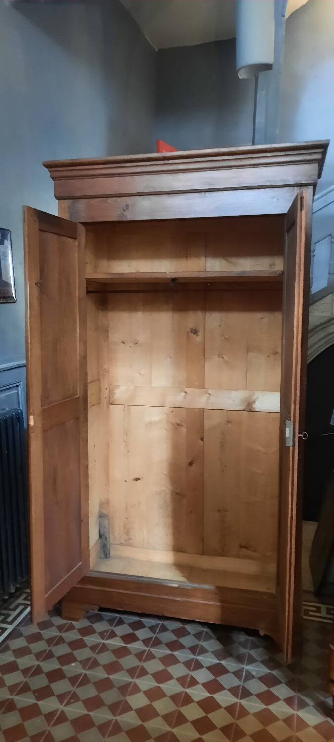 Armoire parisienne