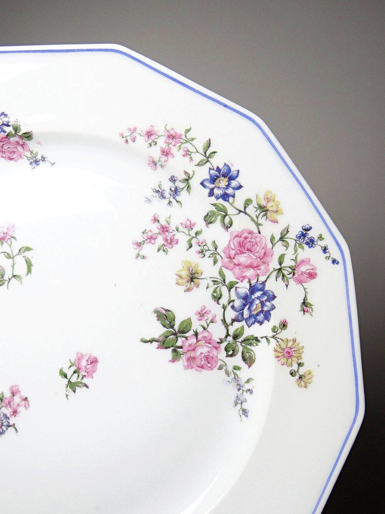 4 flat plates by Bernardaud, Limoges porcelain, floral decoration from the 1920s to 1950s.