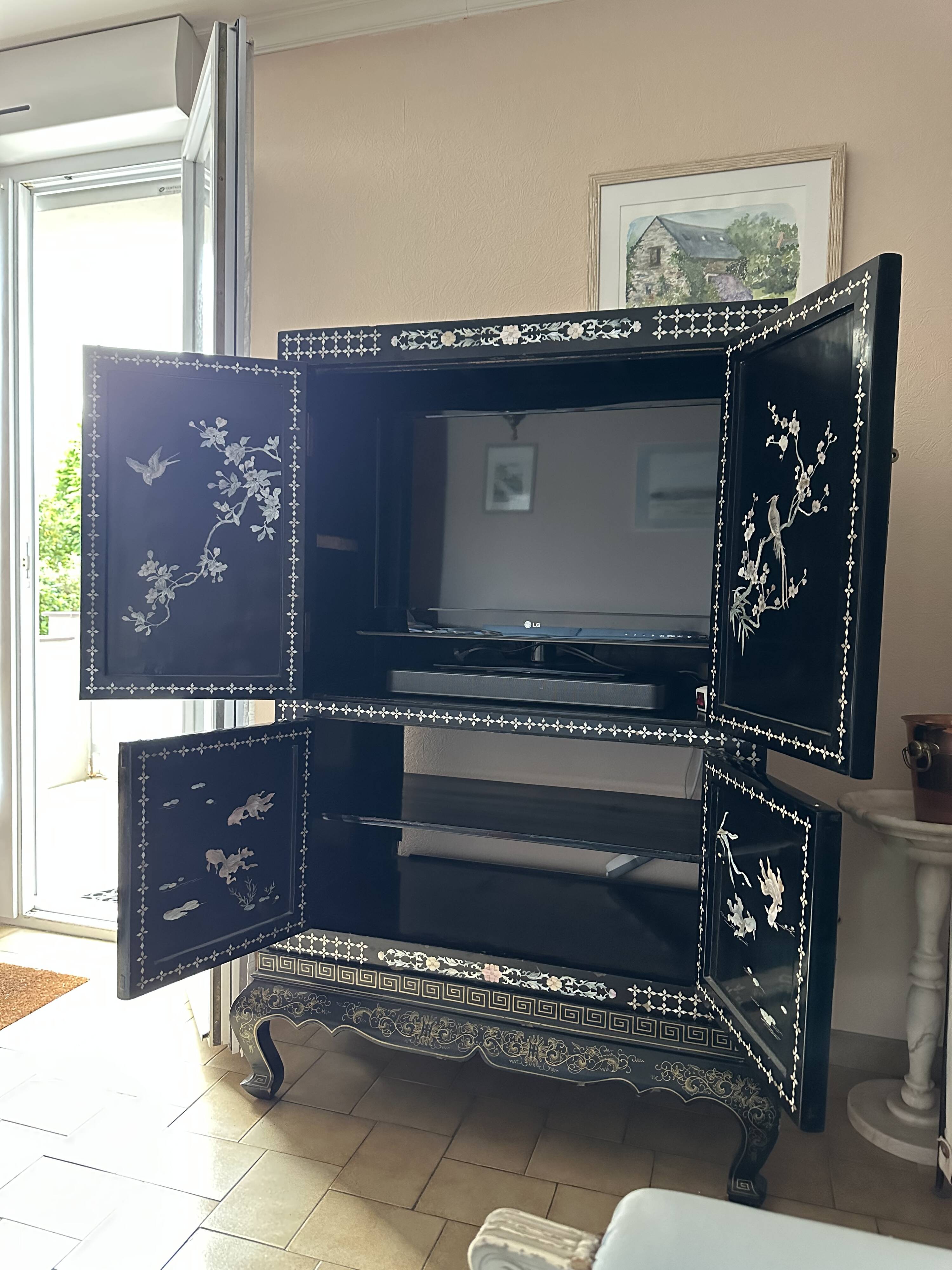 Chinese wedding cabinet – Art furniture, Paris