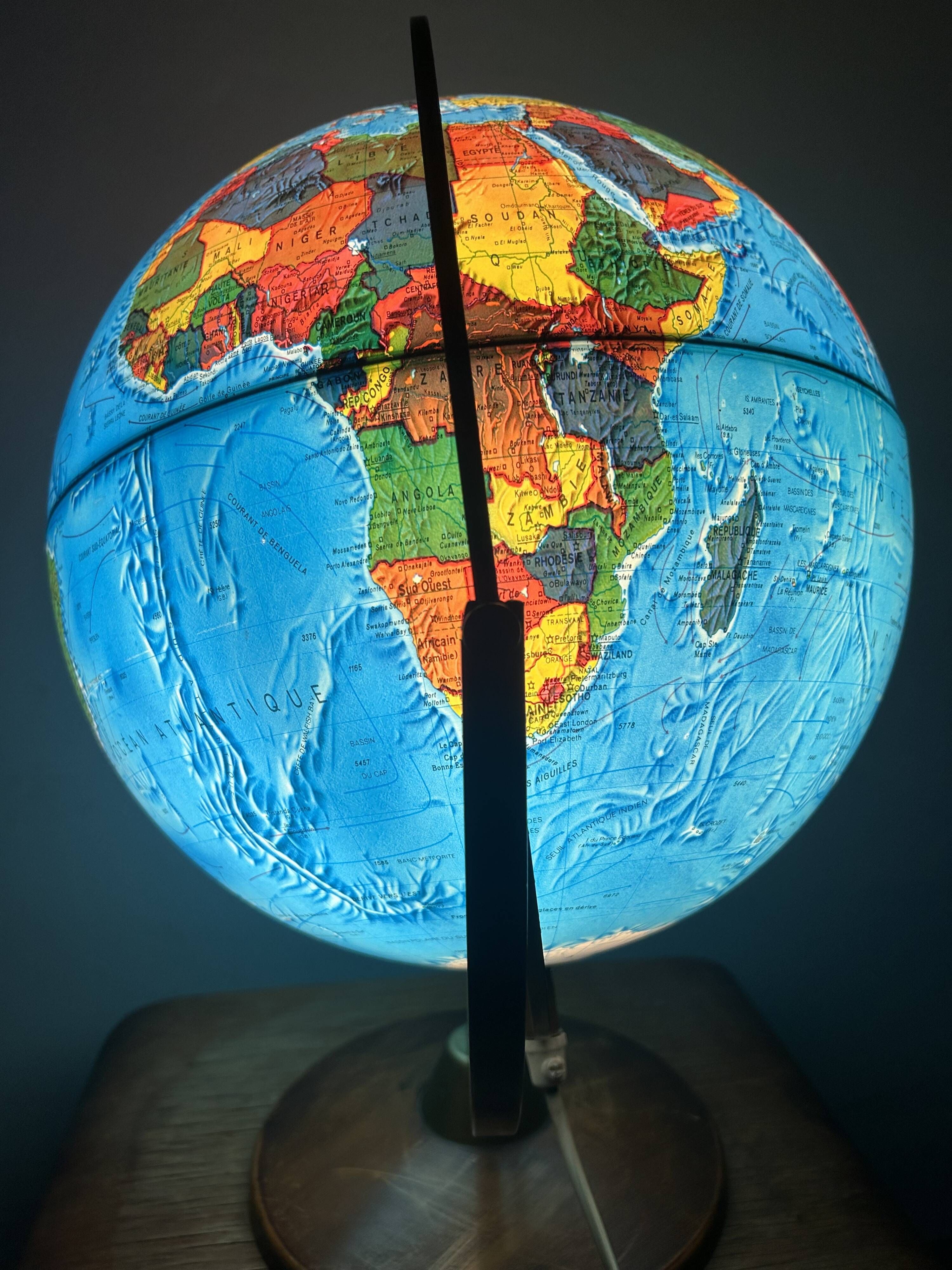 Illuminated Relief Globe – Scan-Globe Model 3Z Gyroscopic