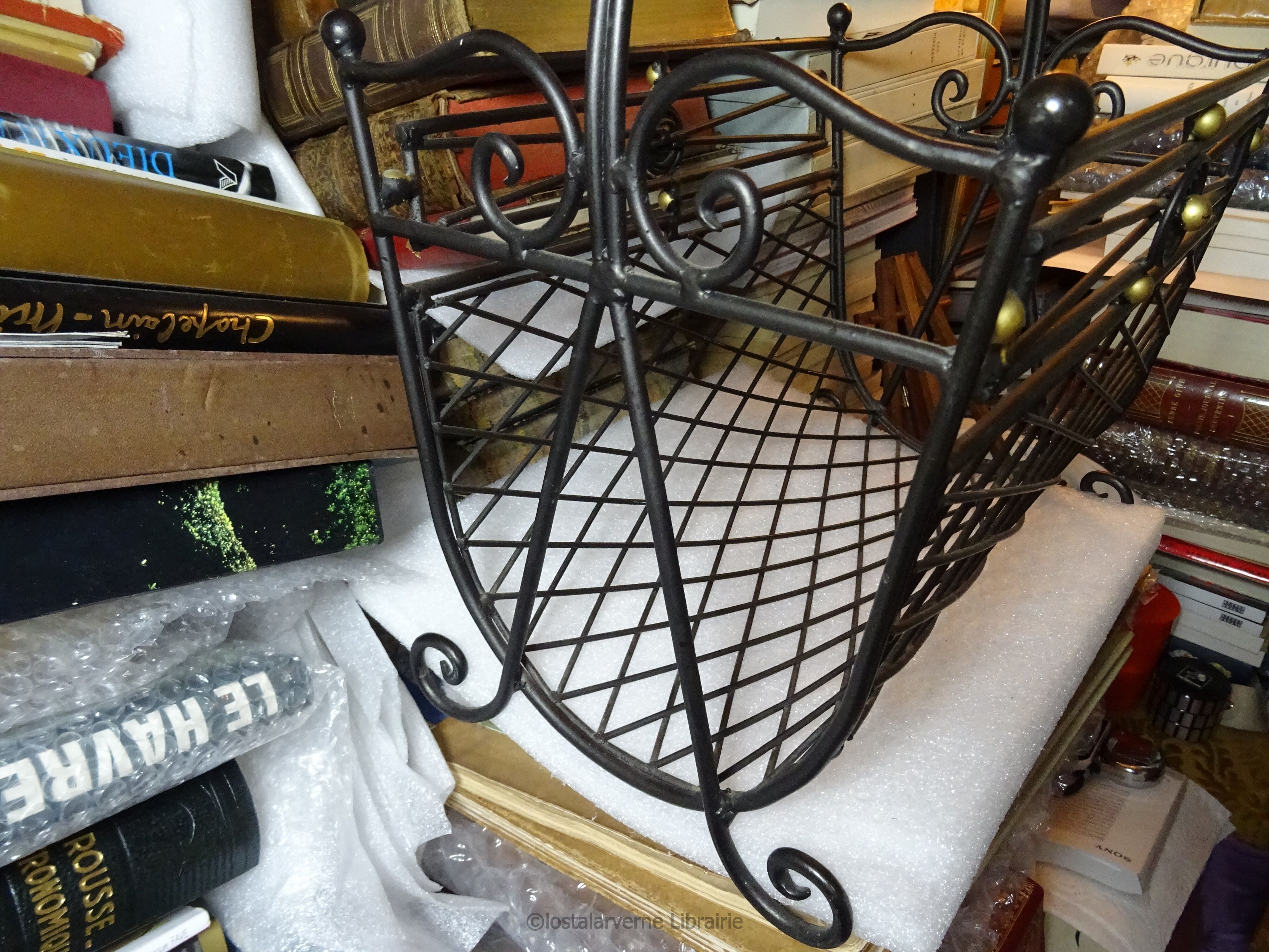 Steel magazine holder