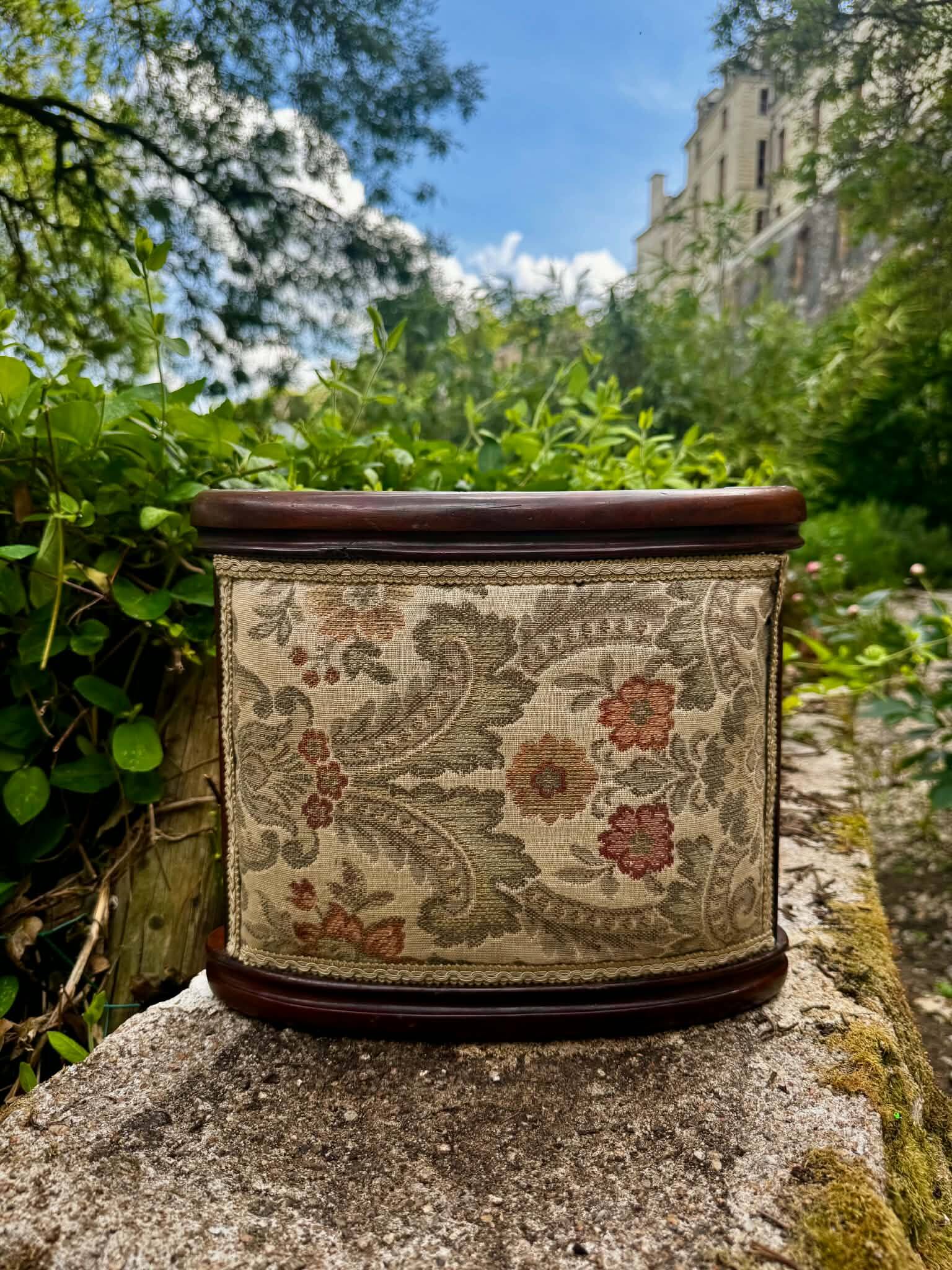 Napoleon III style footrest with upholstery