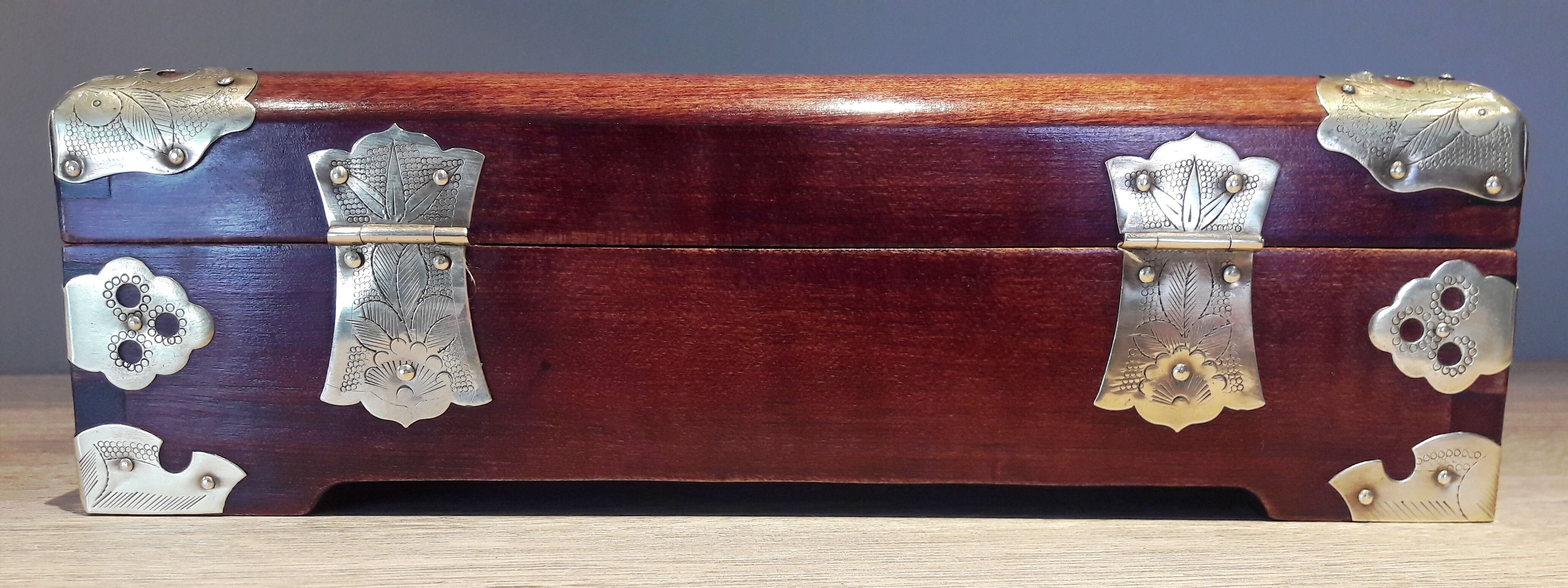 Jewelry box, Chinese jade stone - Wood - Mahogany, Brass