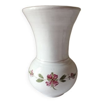 Handmade vase at the Nemy pottery (85)